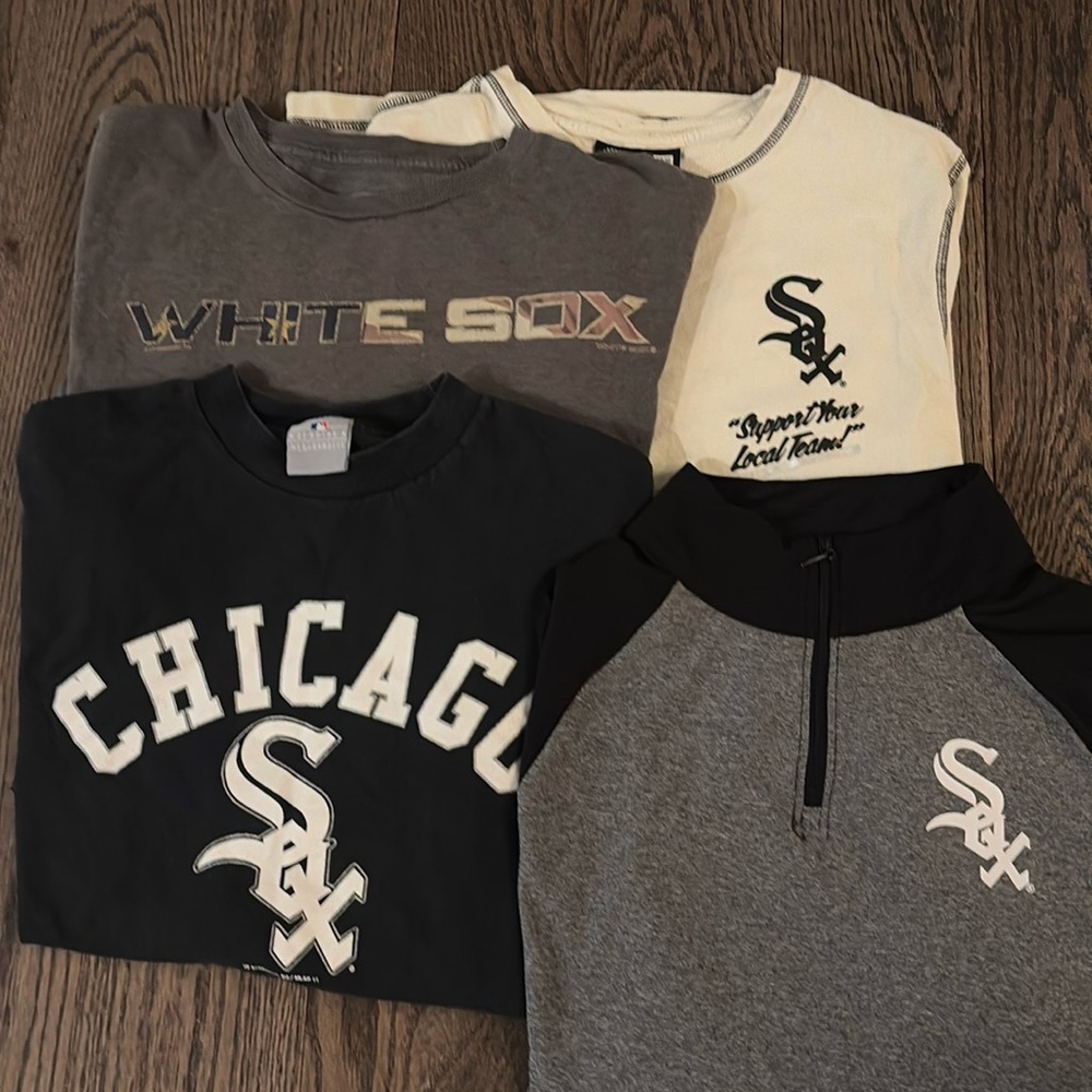 Four piece Chicago White Sox shirt set.